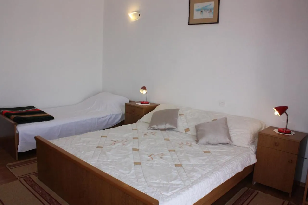 On The Beach Apartment 파그