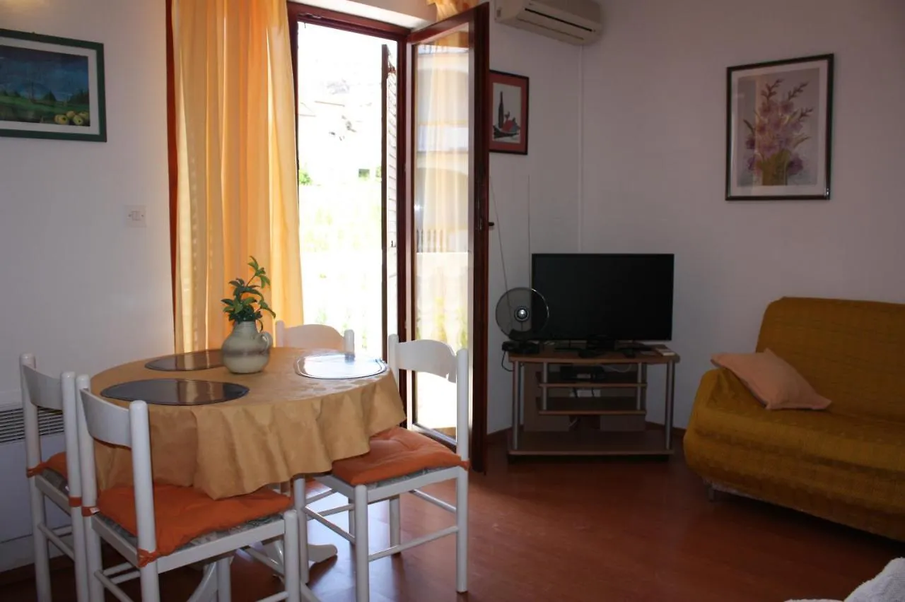 On The Beach Apartment 파그